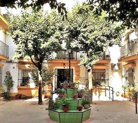 Roberta'S Guest House Sevilla Bagian luar foto
