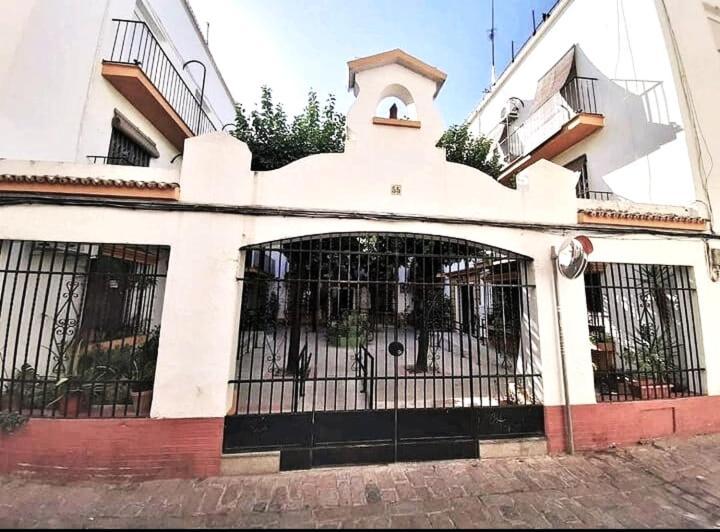 Roberta'S Guest House Sevilla Bagian luar foto